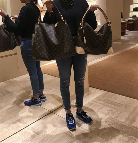 louis vuitton favorite mm vs pm|lv graceful mm vs pm.